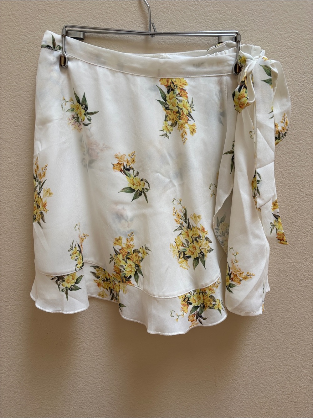 Show me your MuMu Floral Tie-Waist Shorts- White with Yellow Floral Print S